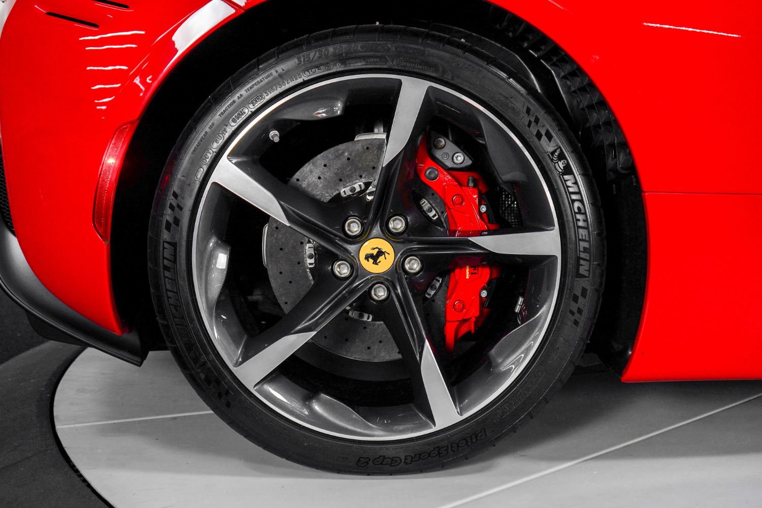 Used 2022 Ferrari SF90 Spider image 29