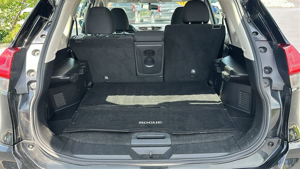 Used 2018 Nissan Rogue S AWD/4WD image 26