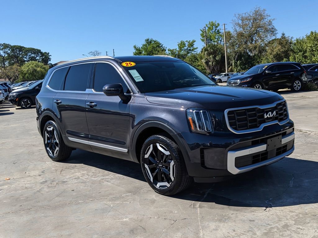 Used 2025 Kia Telluride S image 2