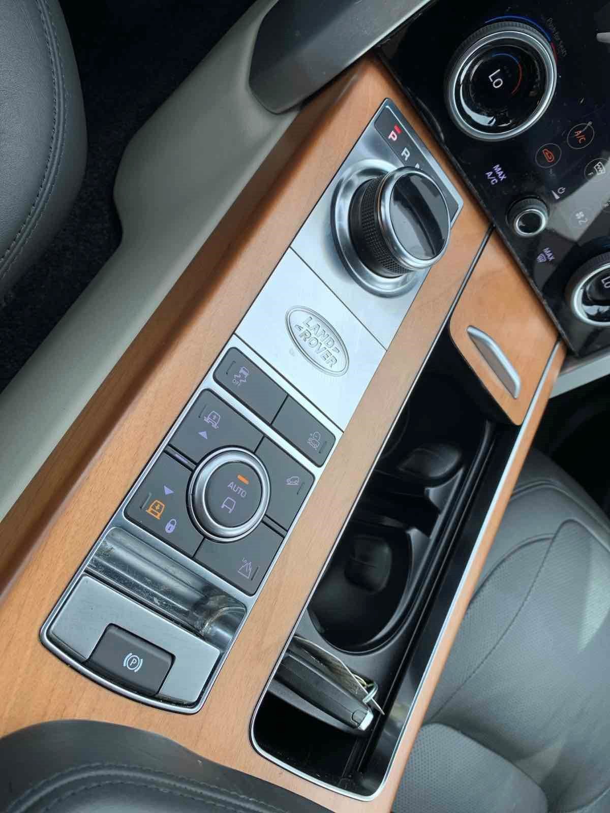 Used 2018 Land Rover Range Rover Supercharged AWD/4WD image 29