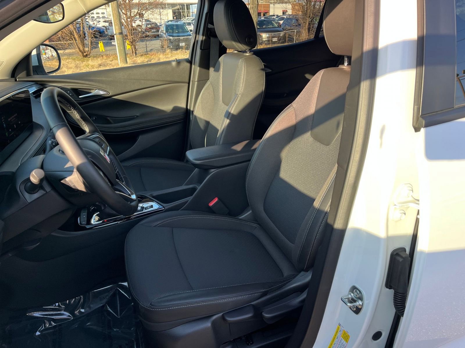 Used 2025 Buick Encore GX Preferred image 35