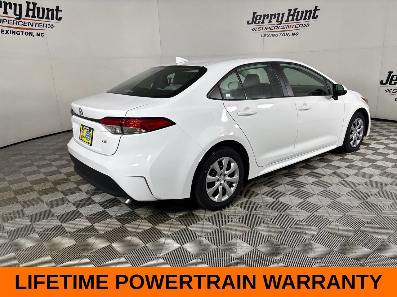 Used 2025 Toyota Corolla LE FWD image 6