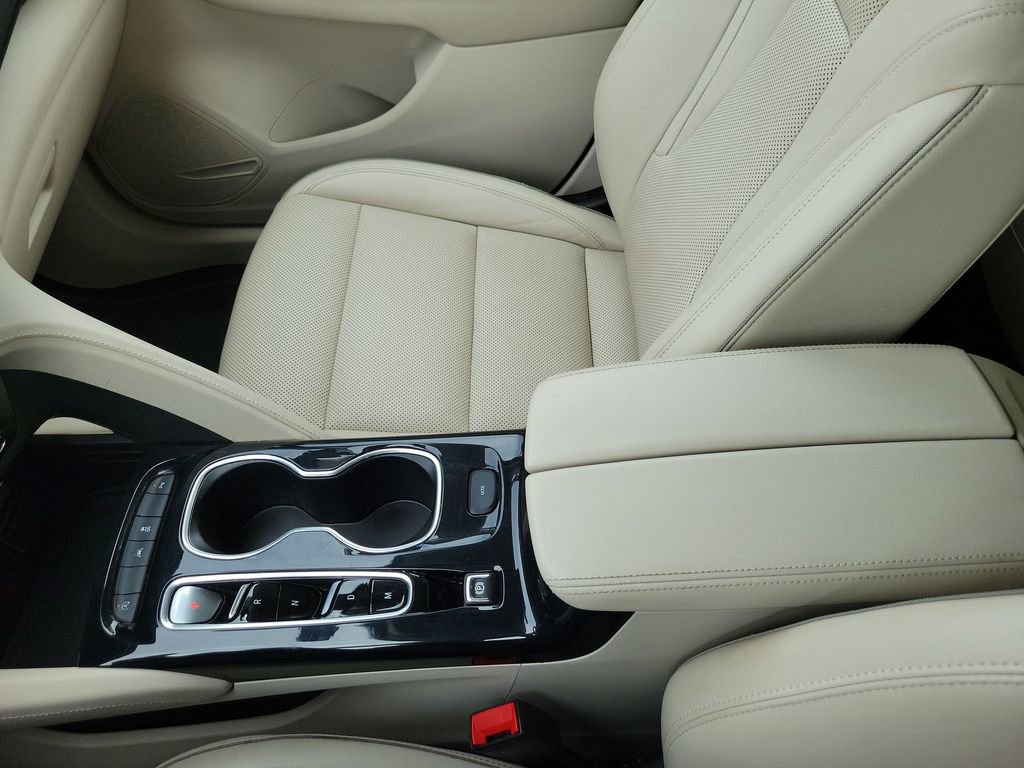 Used 2021 Buick Envision Essence FWD image 22
