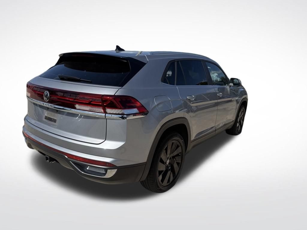 Used 2024 Volkswagen Atlas Cross Sport SE w/ Panoramic Sunroof Package FWD image 5