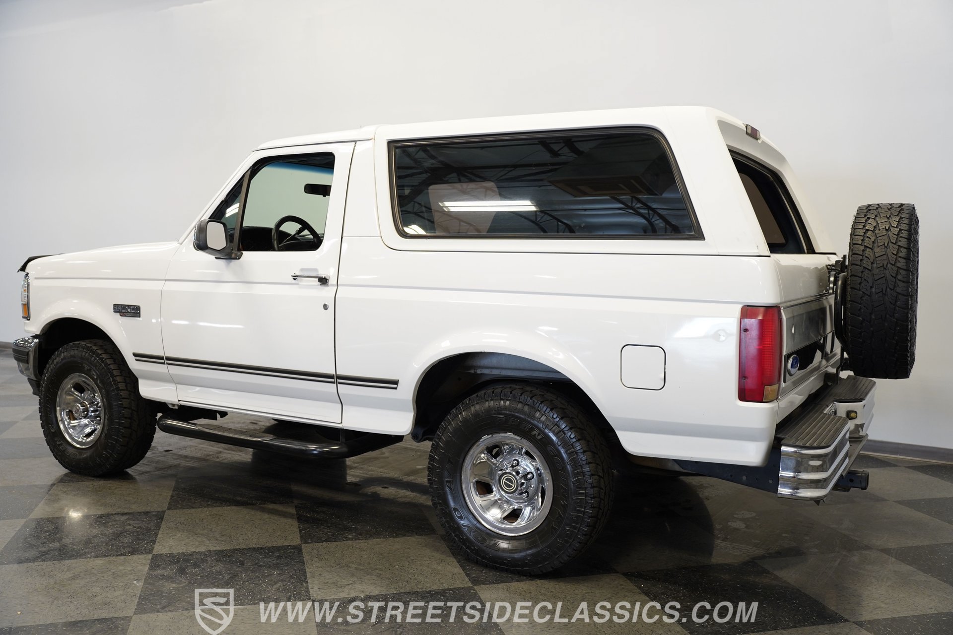 Used 1996 Ford Bronco XLT AWD/4WD image 9