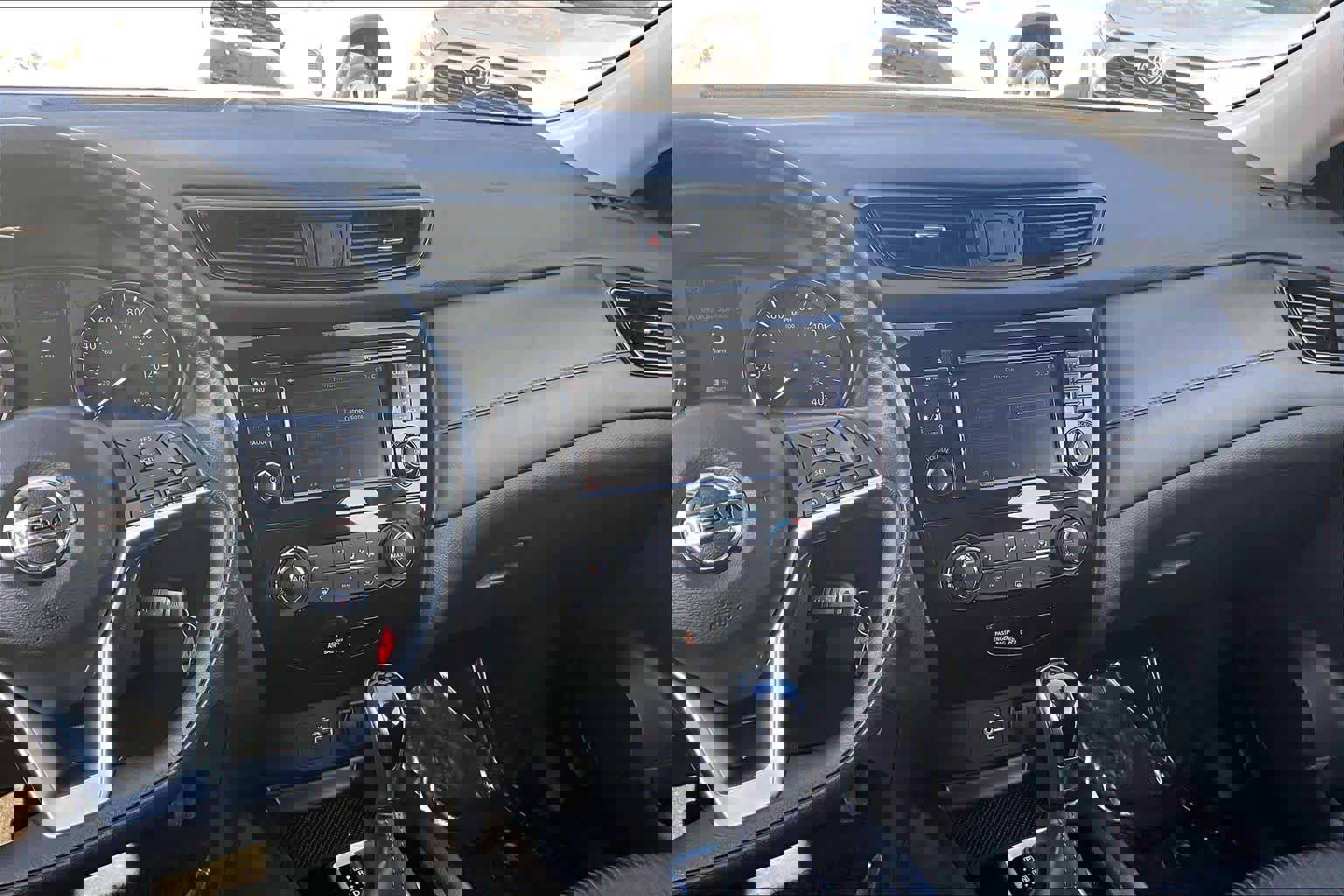 Used 2019 Nissan Rogue S image 21