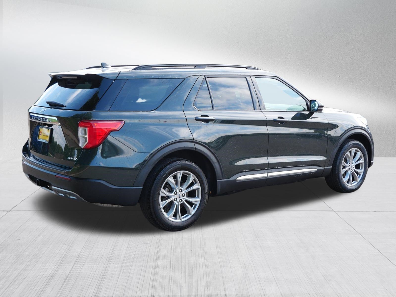 Certified 2024 Ford Explorer XLT w/ Equipment Group 202A AWD/4WD image 7