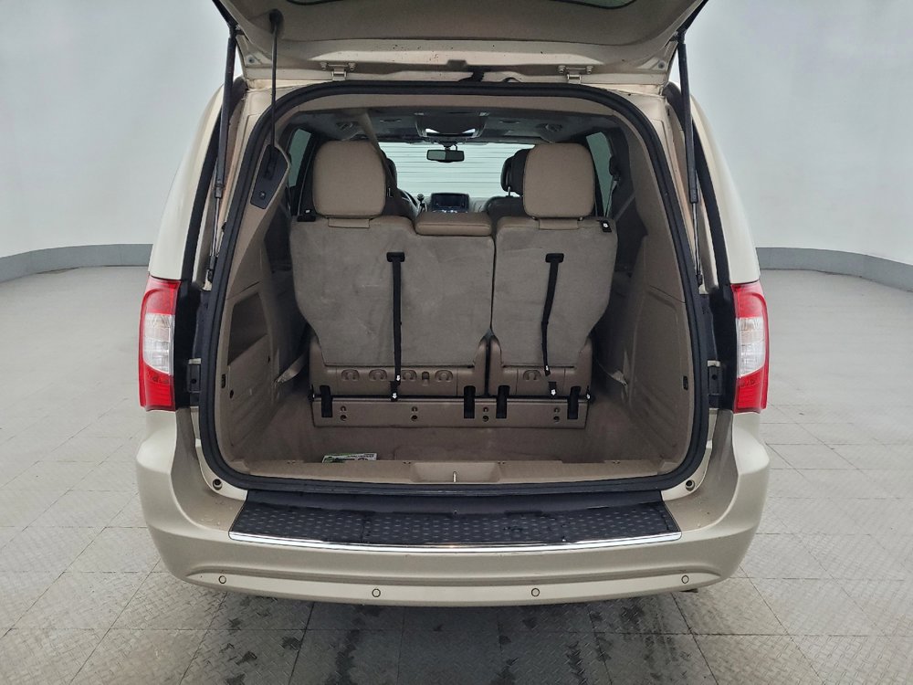 Used 2015 Chrysler Town & Country Touring-L w/ Driver Convenience Group image 29