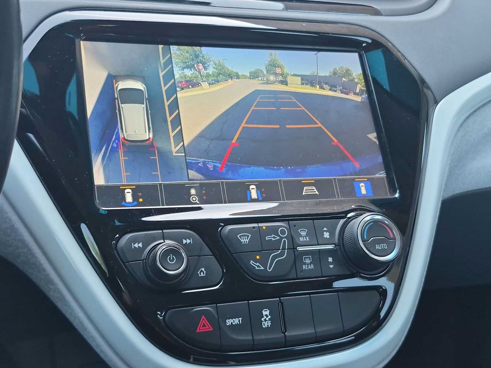 Used 2020 Chevrolet Bolt Premier w/ Infotainment Package FWD image 27