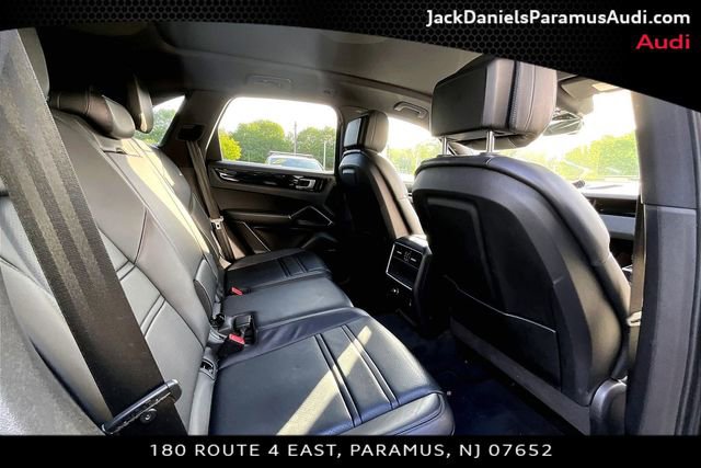 Used 2021 Porsche Cayenne AWD/4WD image 19