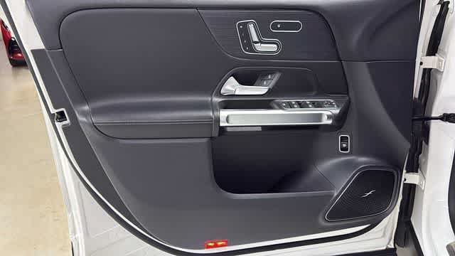 Used 2022 Mercedes-Benz GLB 250 4MATIC image 13