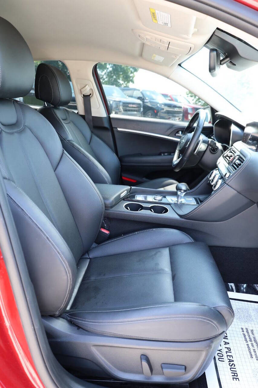 Used 2023 Genesis G70 2.0T image 15