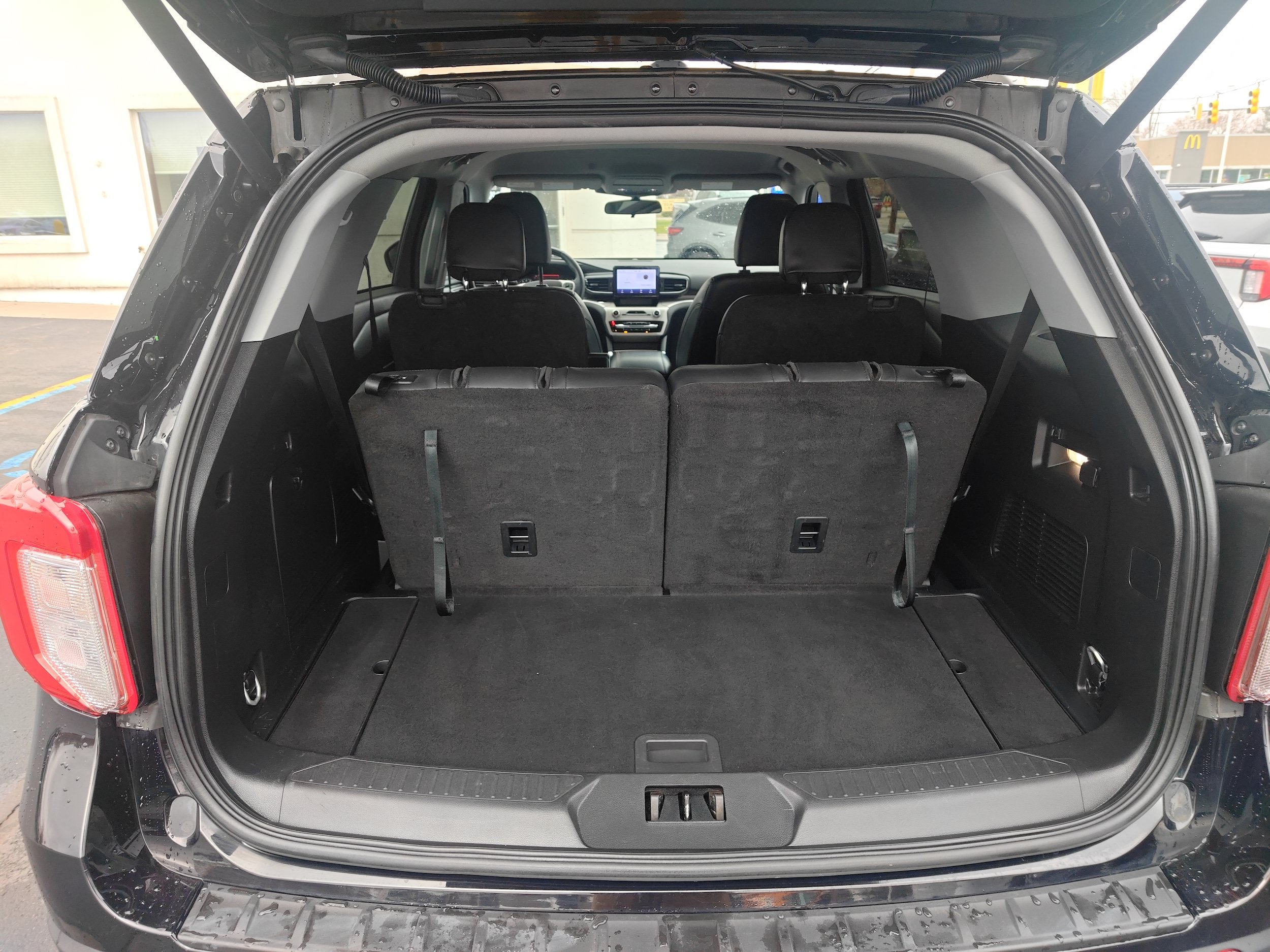 Used 2023 Ford Explorer XLT w/ Equipment Group 202A AWD/4WD image 8