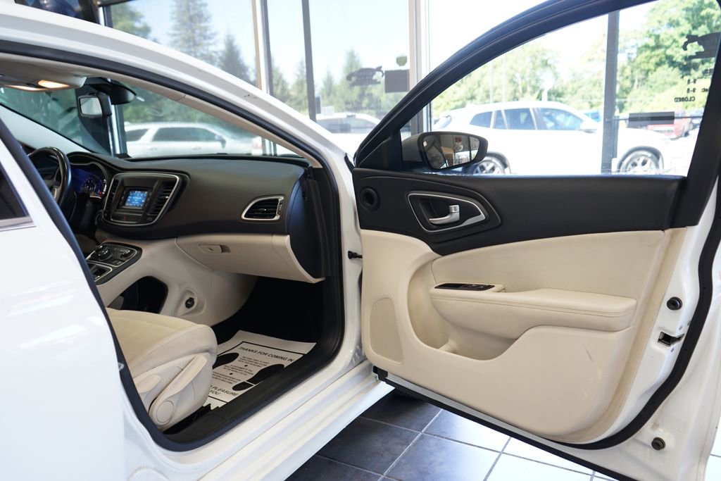 Used 2015 Chrysler 200 Limited w/ Convenience Group FWD image 34