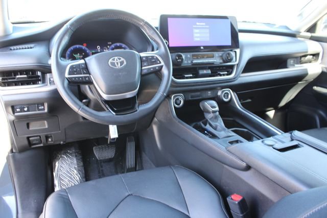 Used 2024 Toyota Grand Highlander Limited image 13