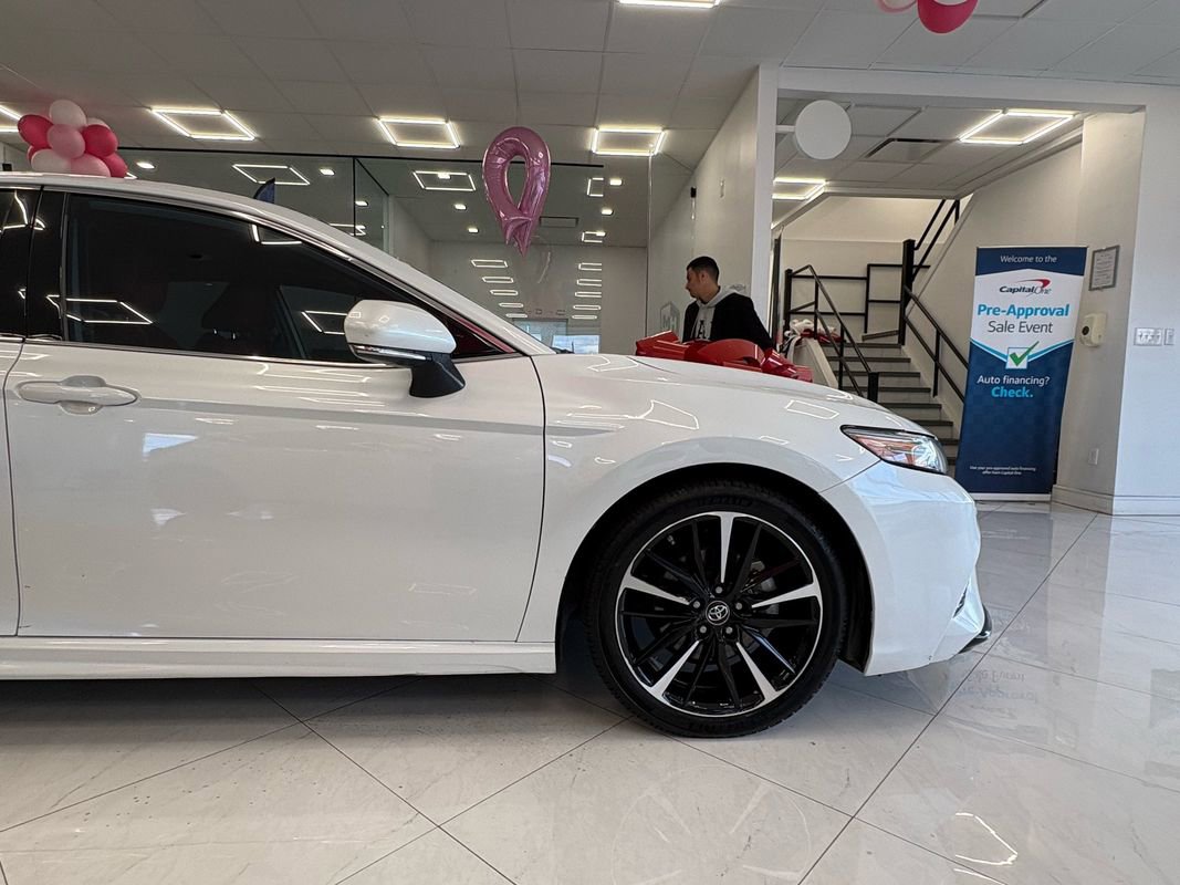 Used 2019 Toyota Camry XSE image 9