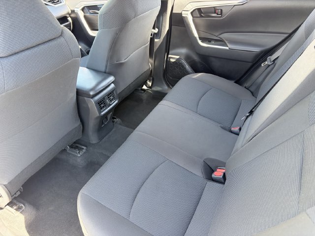 Used 2022 Toyota RAV4 LE AWD/4WD image 18