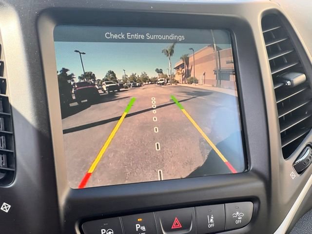 Used 2017 Jeep Cherokee Overland w/ Technology Group FWD image 22