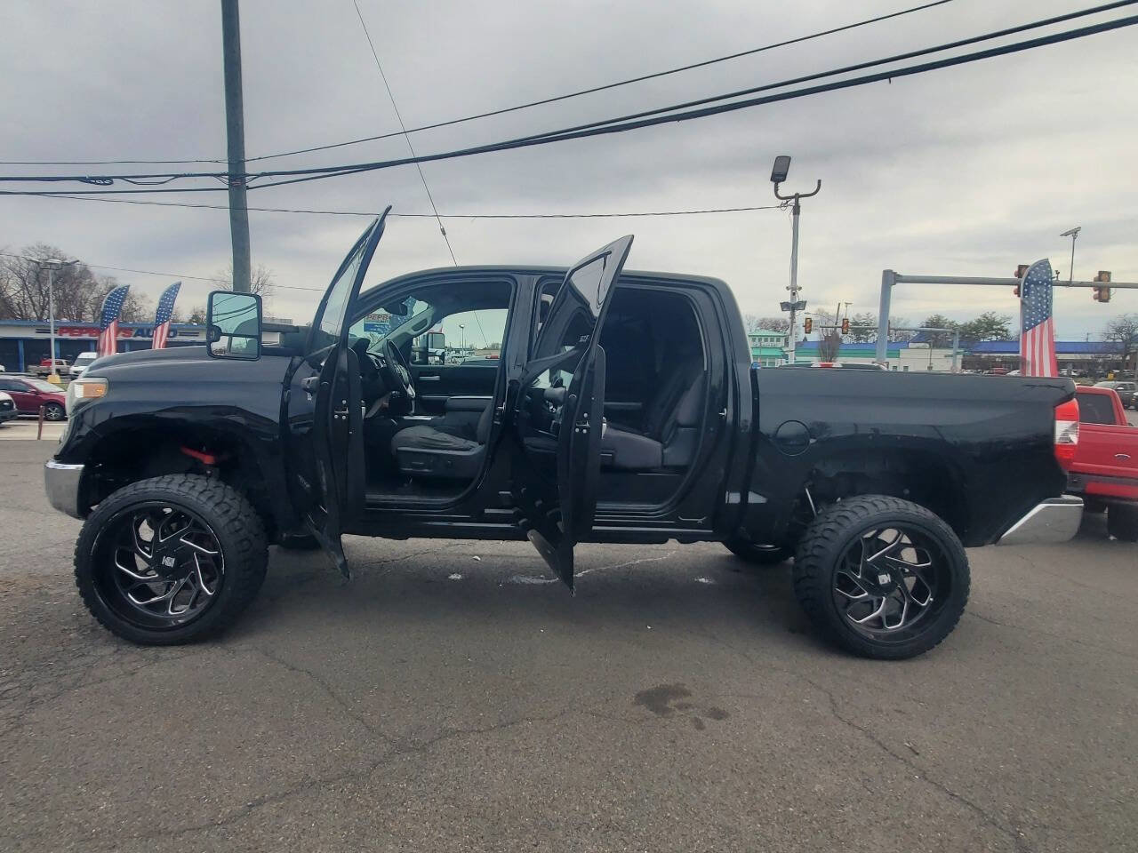 Used 2019 Toyota Tundra SR5 w/ SR5 Upgrade Package image 10