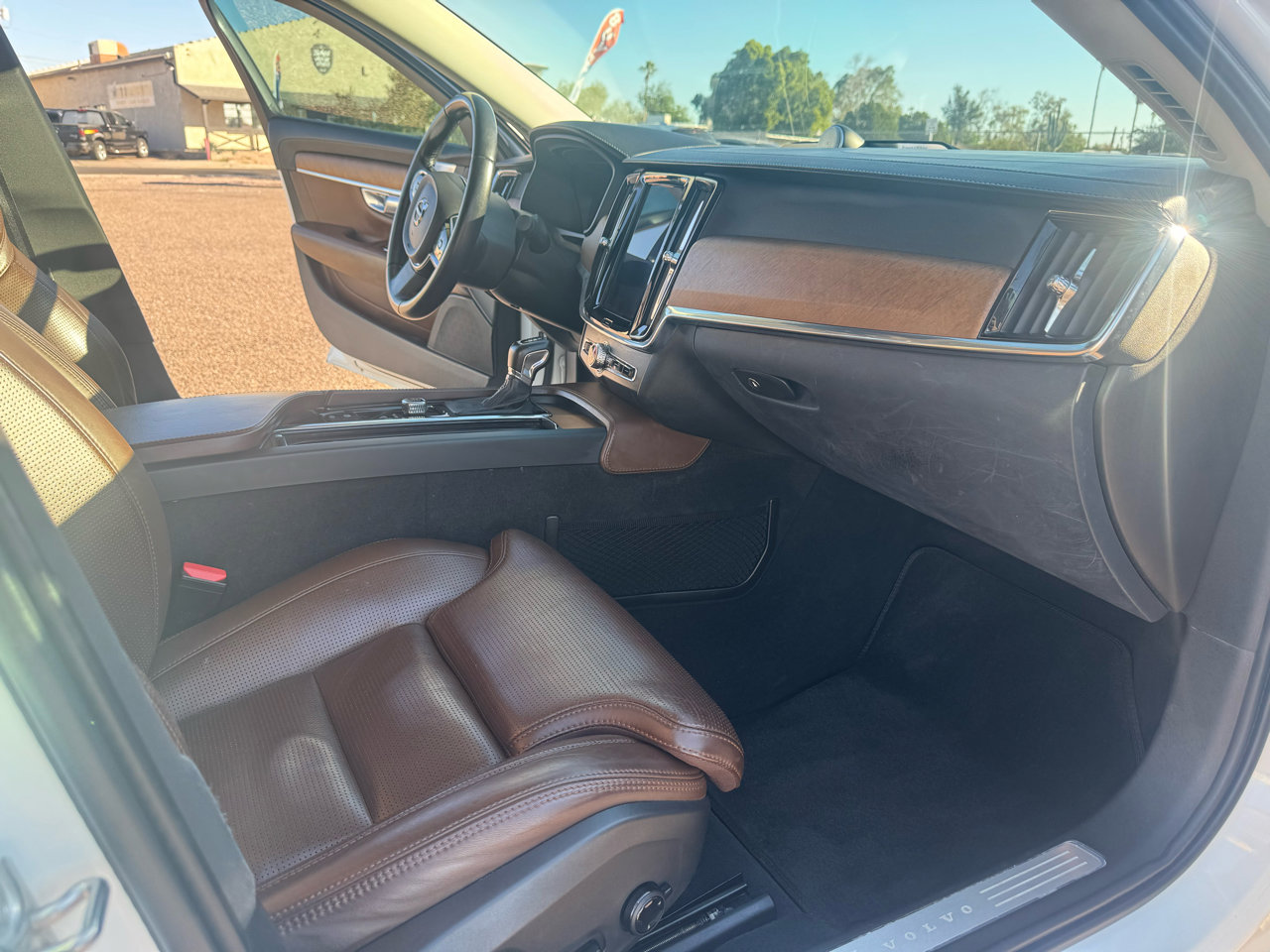 Used 2018 Volvo S90 T6 Inscription w/ Convenience Package image 40