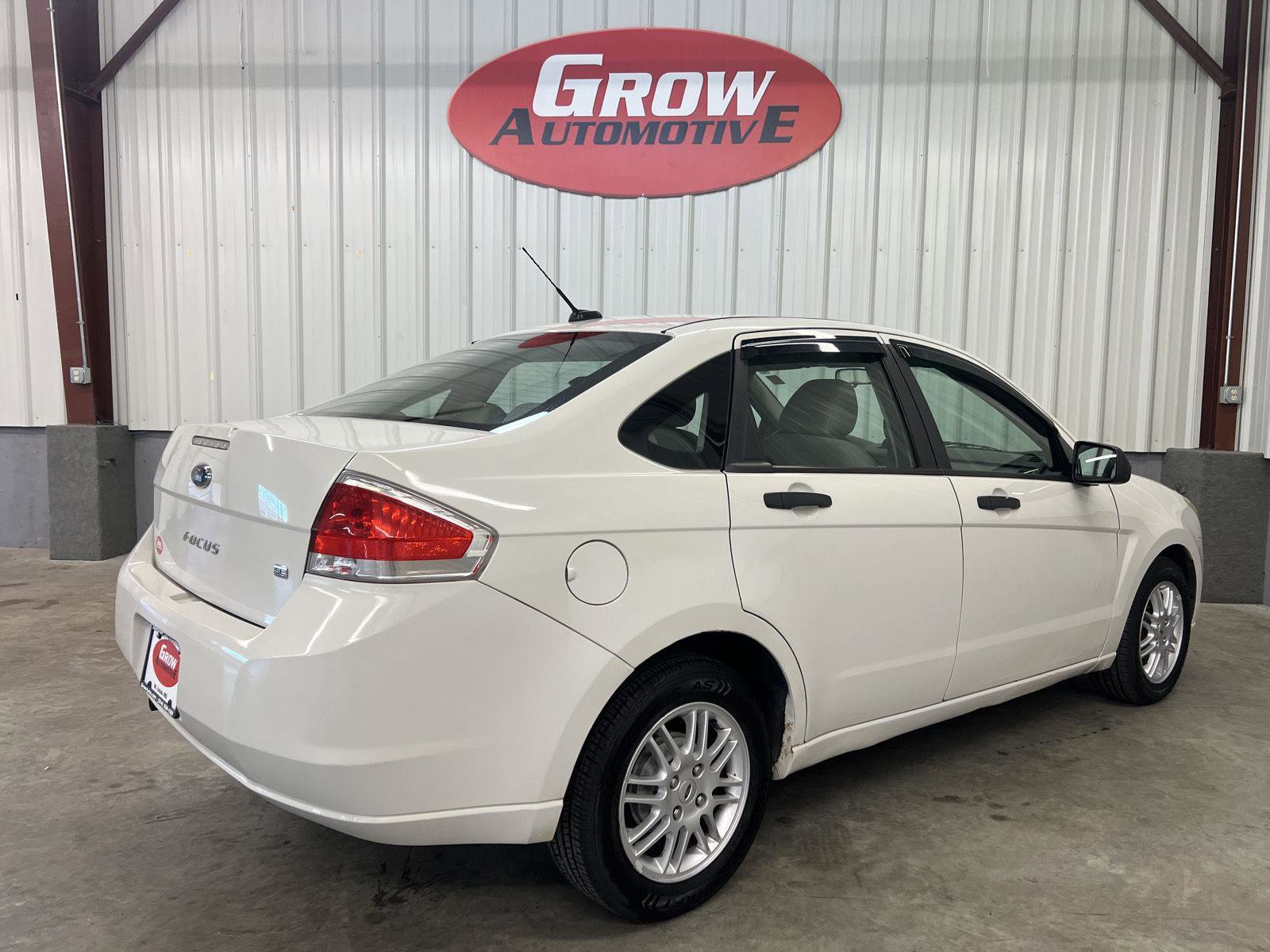 Used 2010 Ford Focus SE image 11
