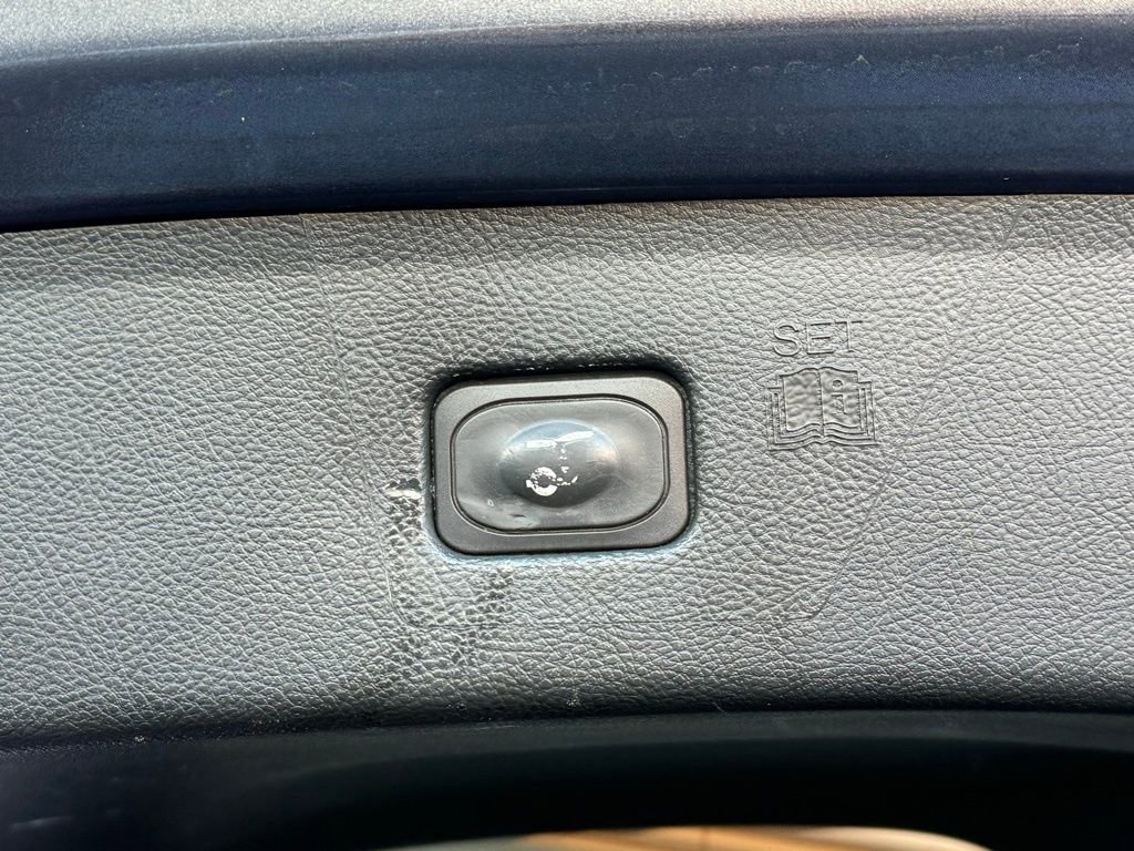 Used 2020 Ford Edge ST-Line FWD image 21