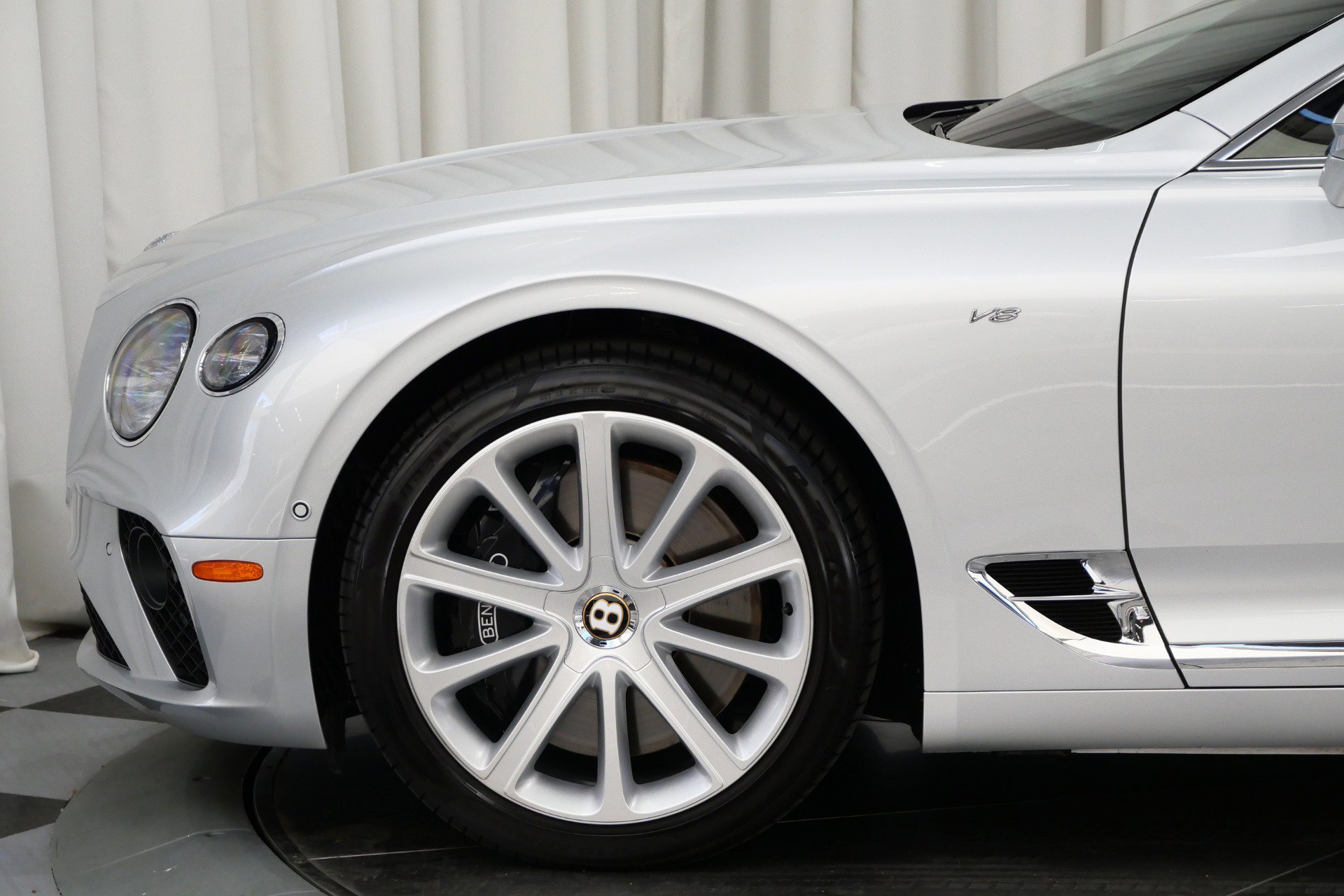 Used 2020 Bentley Continental GT V8 image 10