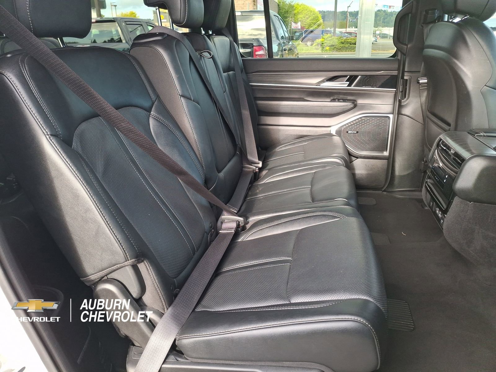 Used 2023 Jeep Wagoneer L Series II AWD/4WD image 23