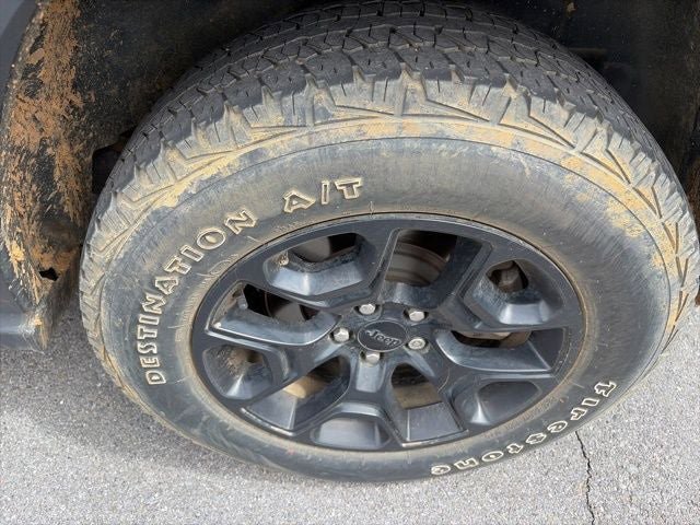 Used 2022 Jeep Cherokee Trailhawk w/ Sound & Nav Group AWD/4WD image 32