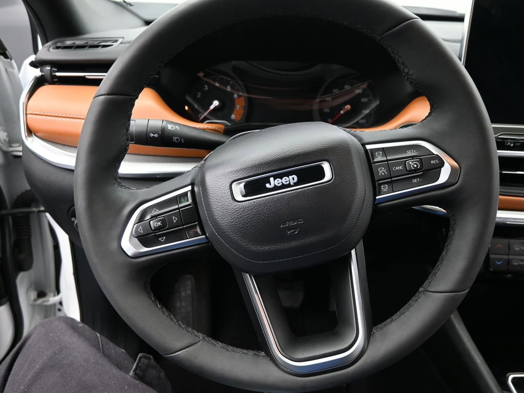 Used 2024 Jeep Compass Limited image 15