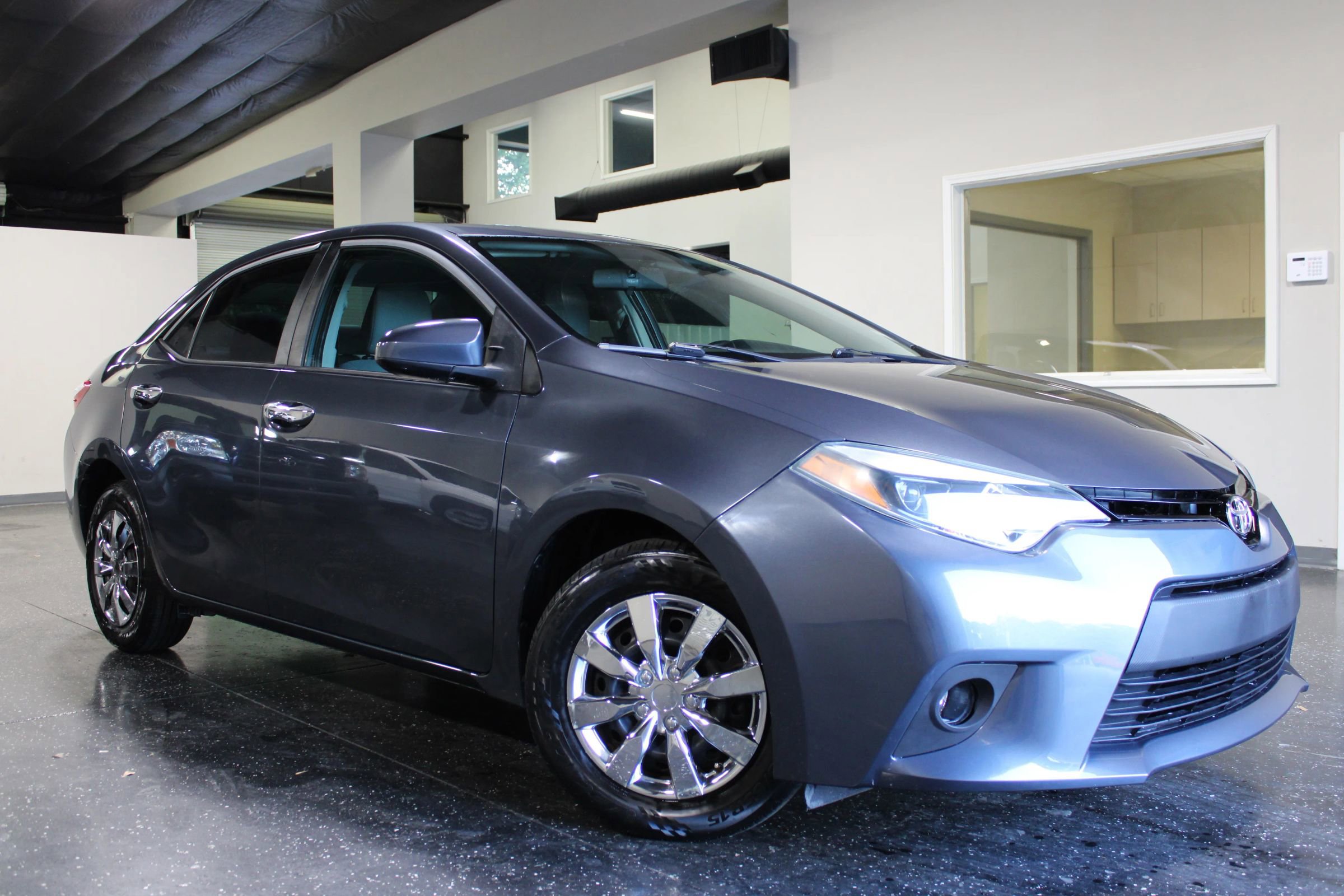 Used 2015 Toyota Corolla L FWD image 1
