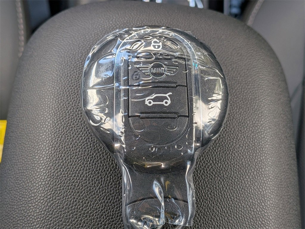 Used 2024 MINI Cooper Classic image 29