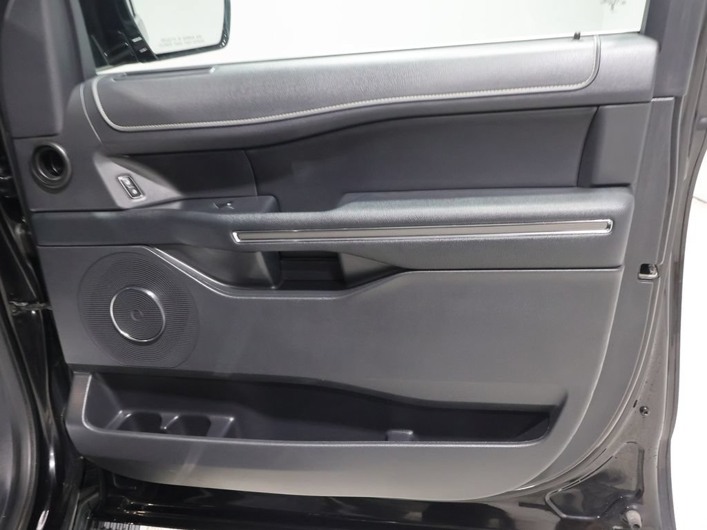 Used 2023 Ford Expedition XLT AWD/4WD image 23