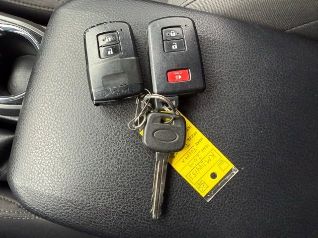 Used 2019 Toyota Tacoma TRD Sport w/ Technology Package image 17