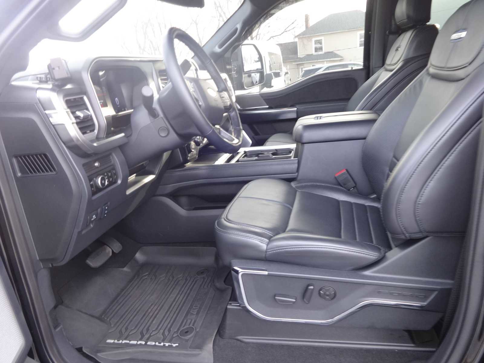 Used 2025 Ford F350 Platinum w/ FX4 Off-Road Package image 16