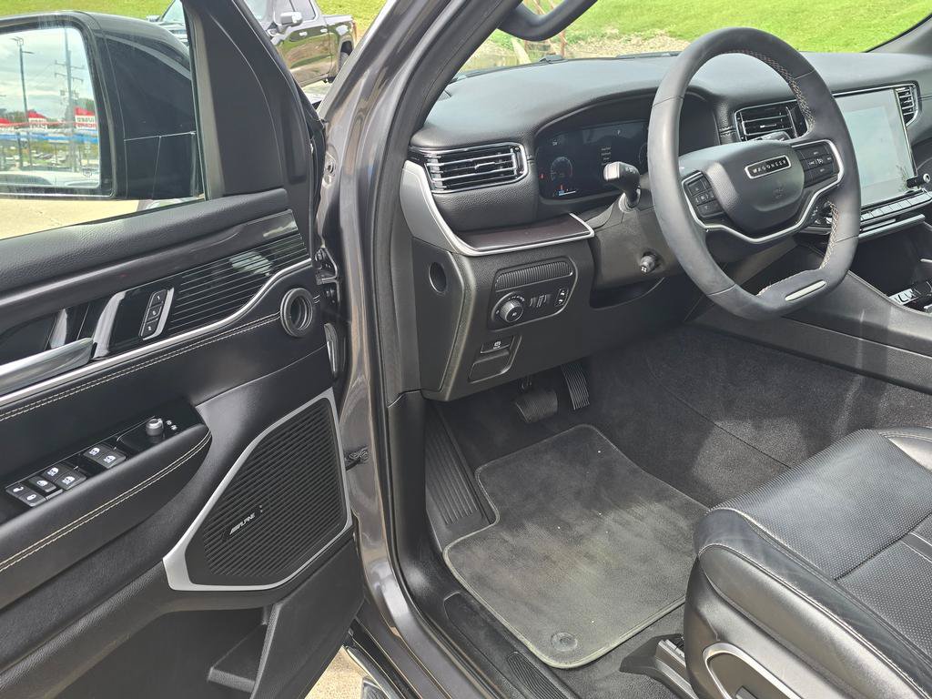 Used 2023 Jeep Wagoneer 4WD w/ Premium Group I image 12