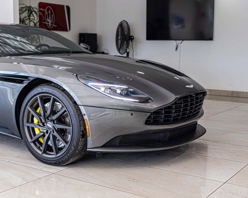 Used 2020 Aston Martin DB11 Coupe image 3