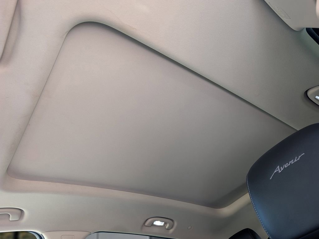 Used 2022 Buick Envision Avenir w/ Safety Package FWD image 17