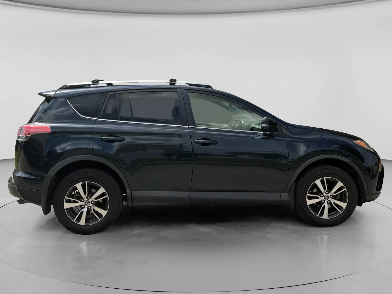 Used 2017 Toyota RAV4 XLE w/ Plus Special Value Package AWD/4WD image 6