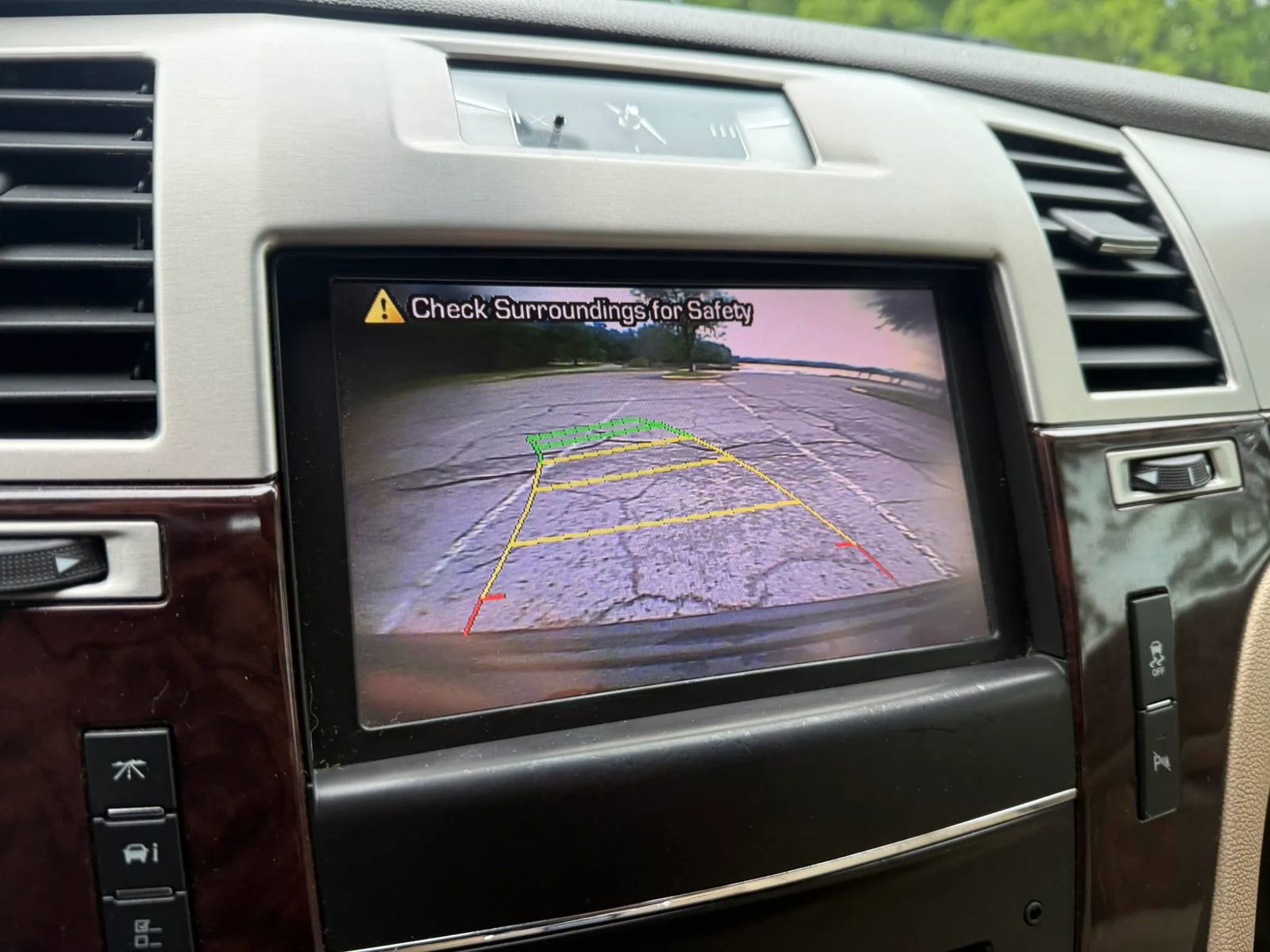 Used 2013 Cadillac Escalade Luxury RWD image 21