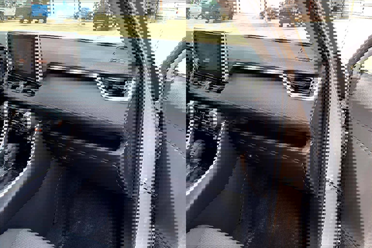 Used 2025 Toyota RAV4 XLE image 20