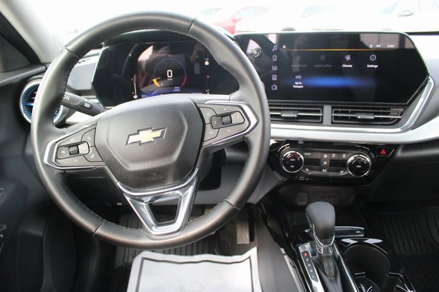 Used 2025 Chevrolet Trax LT w/ LT Convenience Package image 13