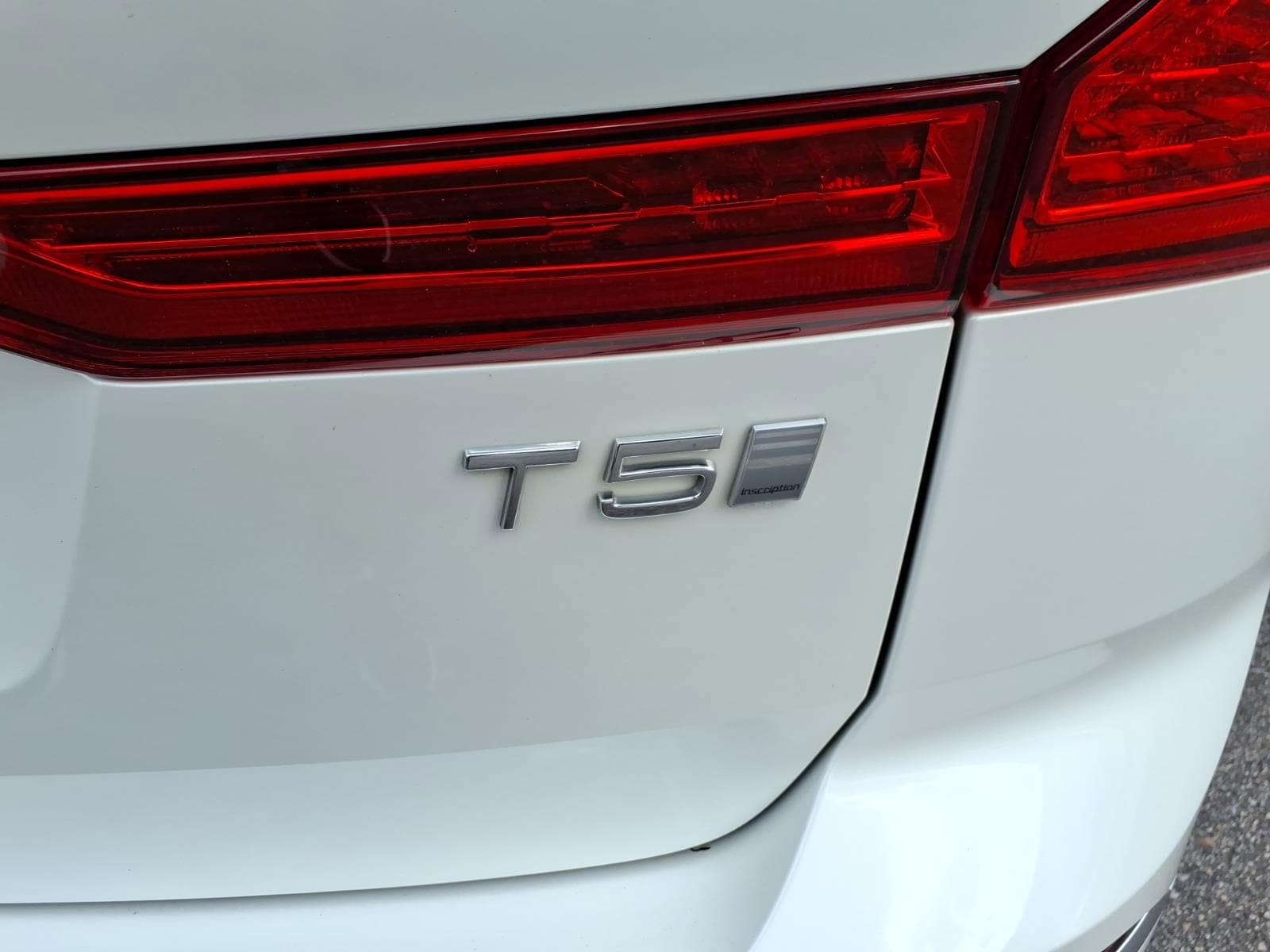 Used 2019 Volvo XC60 T5 Inscription w/ Protection Package FWD image 6