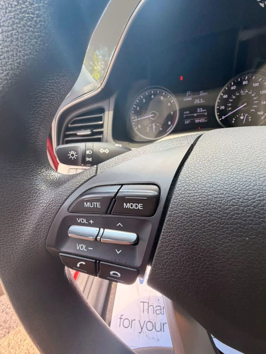 Used 2019 Hyundai Elantra SE FWD image 13