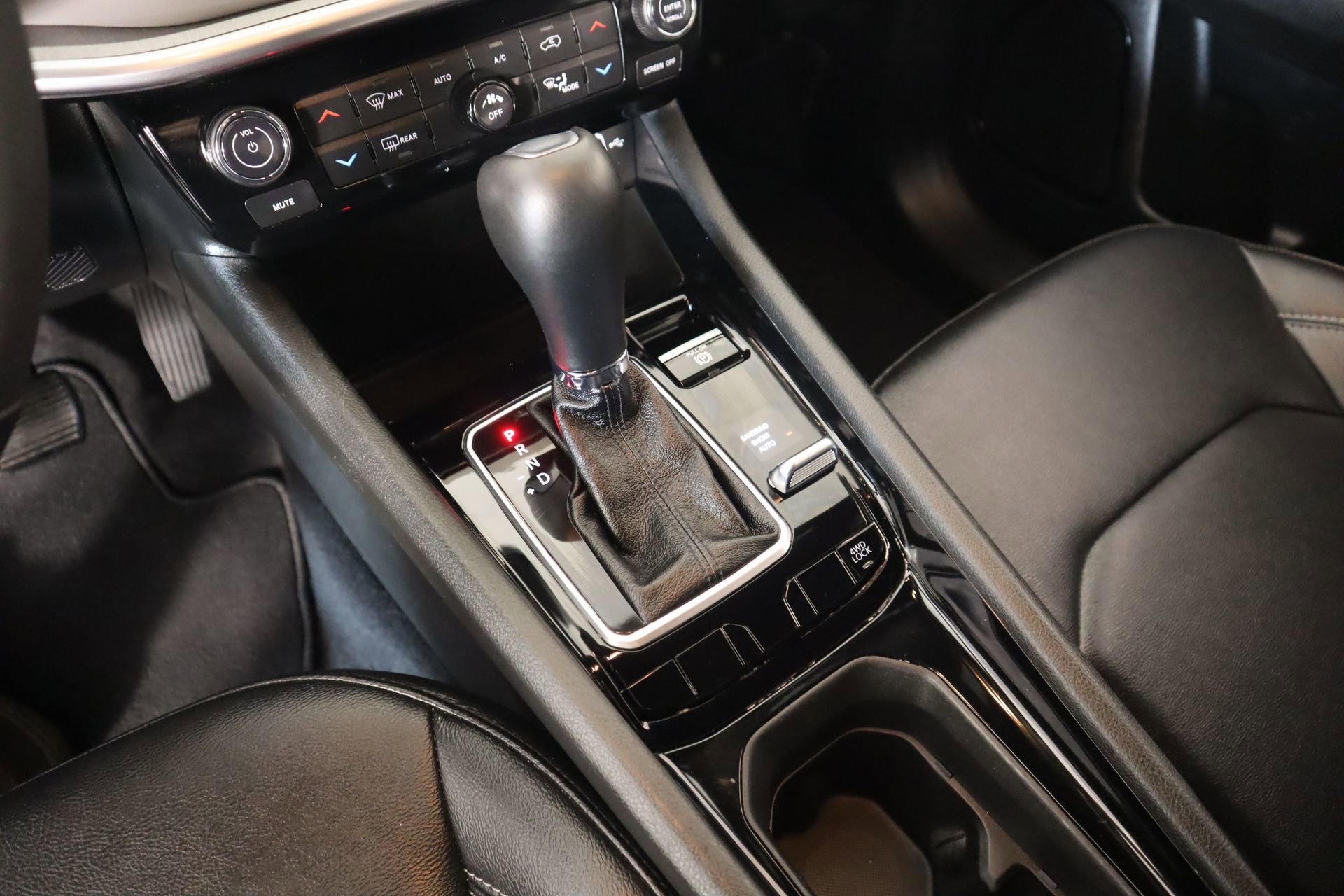 Used 2025 Jeep Compass Limited image 8