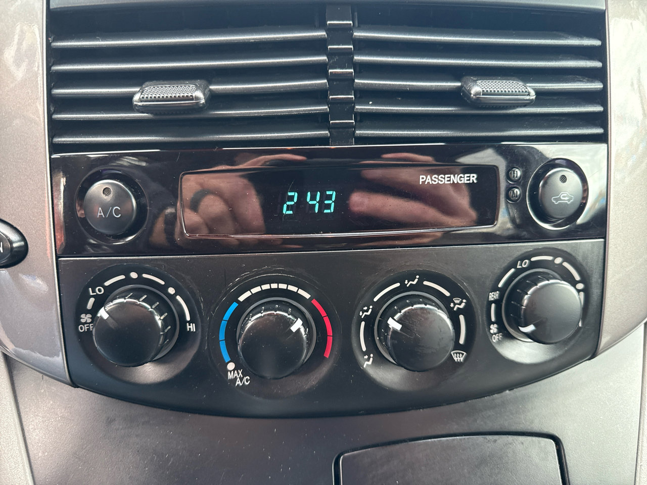 Used 2010 Toyota Sienna LE image 18