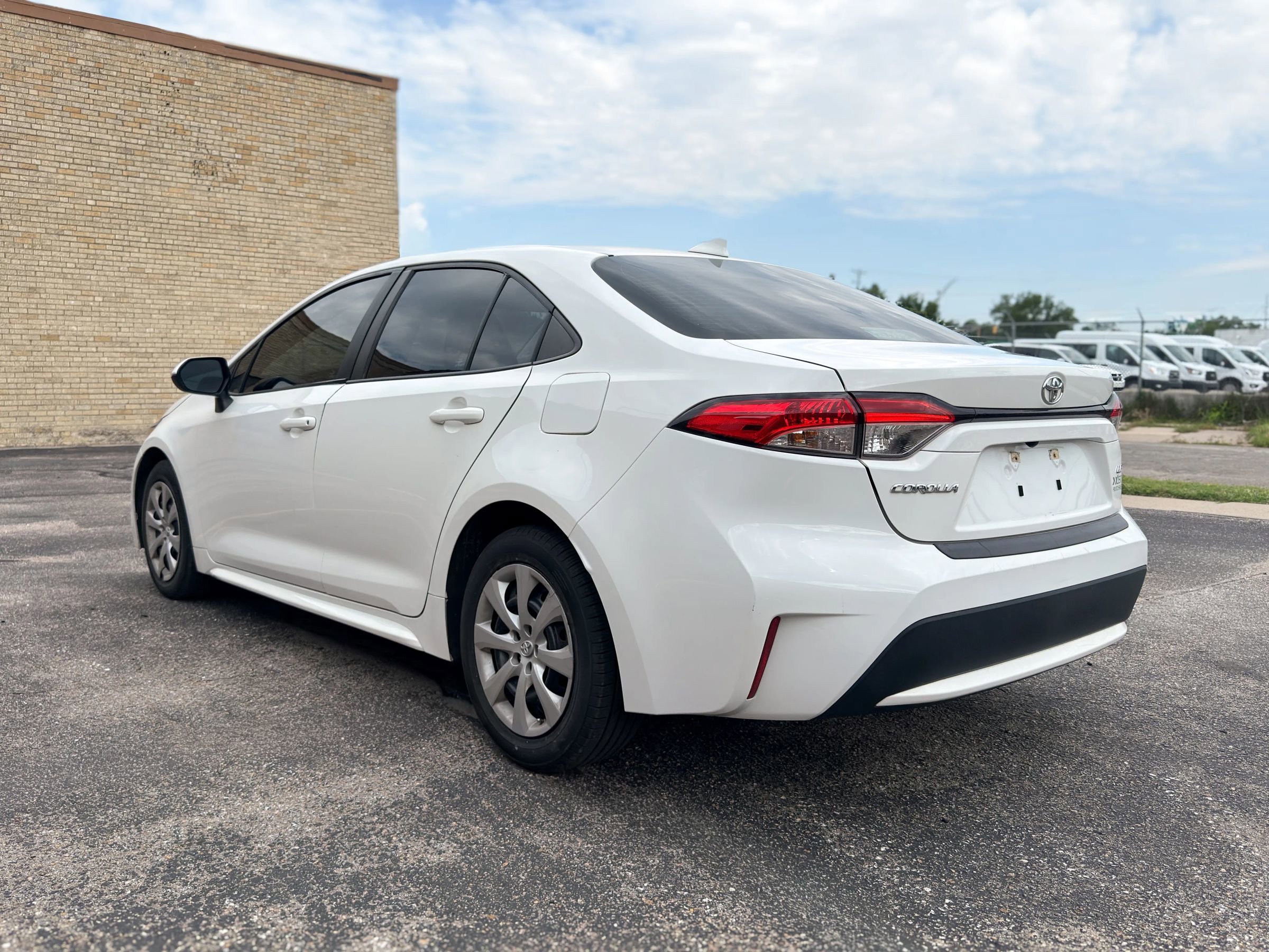 Used 2022 Toyota Corolla LE FWD image 5