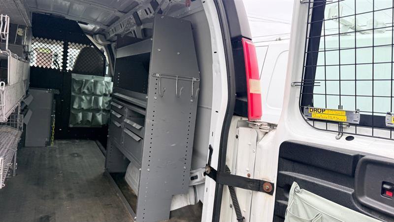 Used 2011 Chevrolet Express 2500 RWD image 39