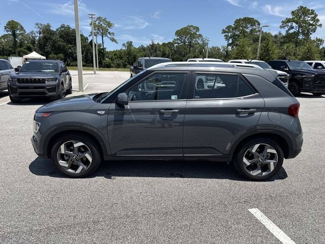 Used 2025 Hyundai Venue SEL FWD image 6