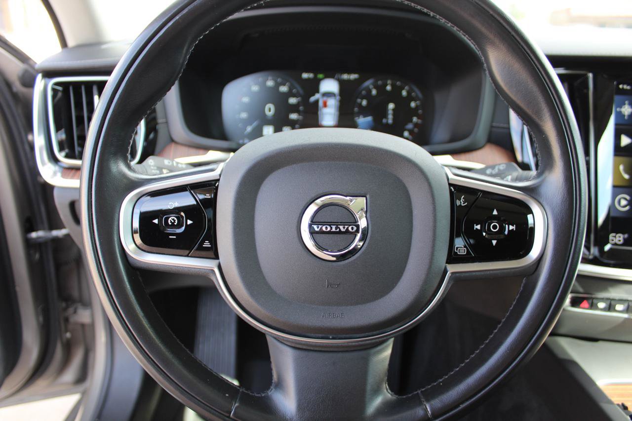 Used 2020 Volvo V60 T5 Cross Country image 15